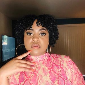 Meet your Posher, Ebony